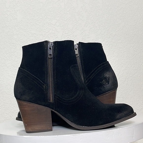 STEVE MADDEN FAULKNER BLACK SUEDE WESTERN FRINGED HEELED ANKLE BOOTS **NWOT** - Picture 6 of 13